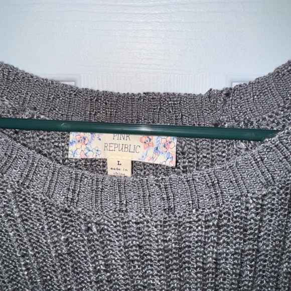 Kohl's Gray Crew Neck Sweater - Picture 3 of 4